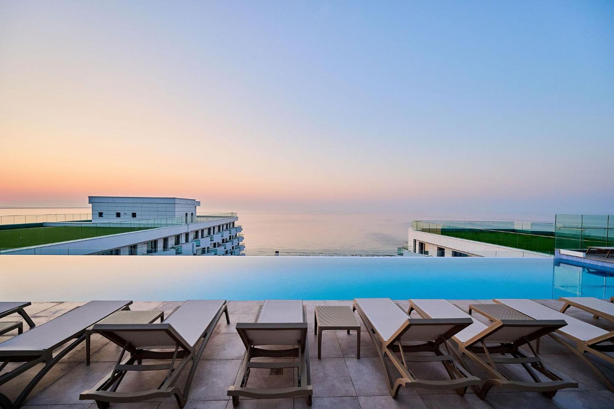 Seaview Luxury Studio In Infinity Beach Resort Мамая Екстериор снимка