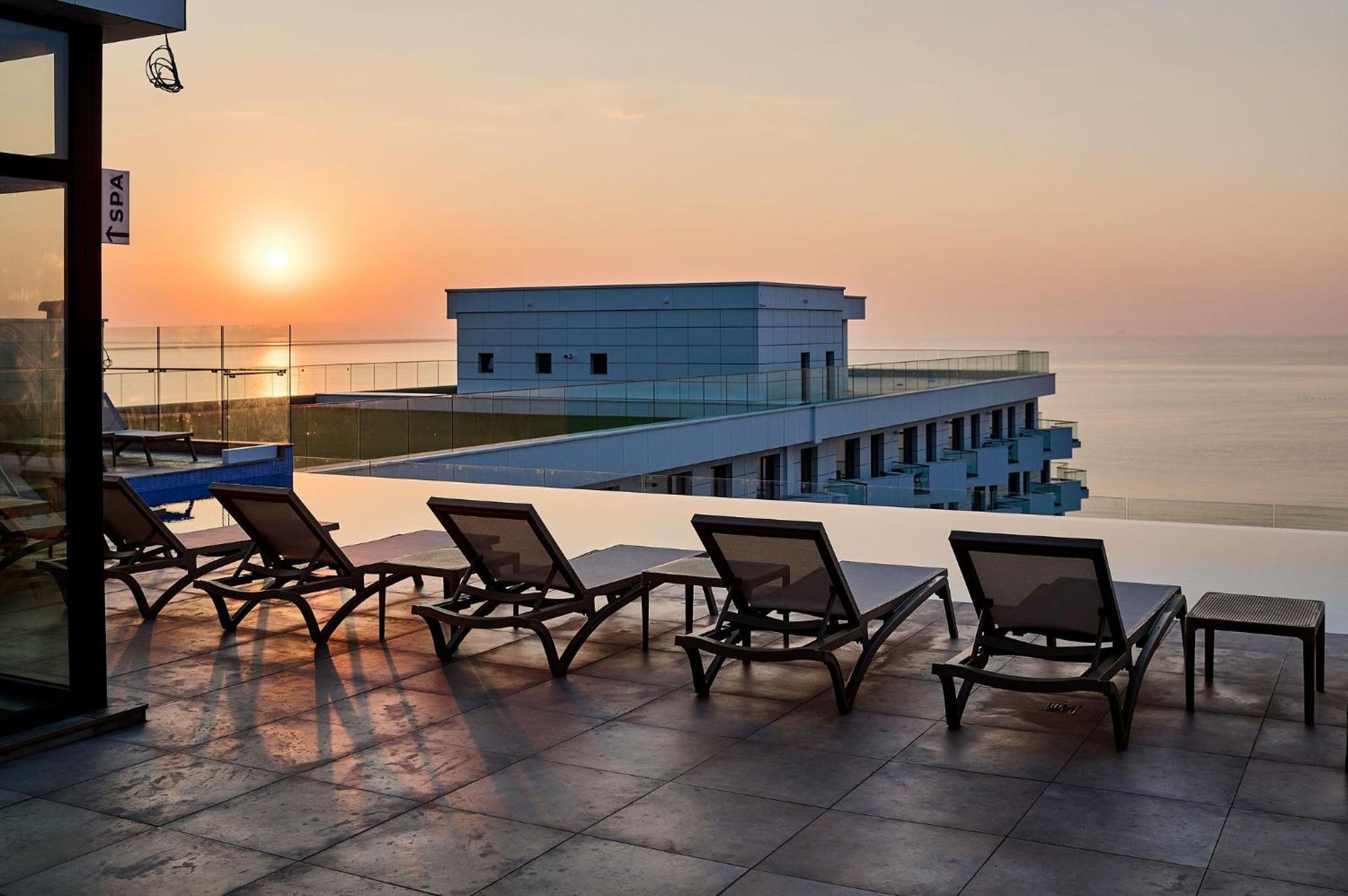 Seaview Luxury Studio In Infinity Beach Resort Мамая Екстериор снимка